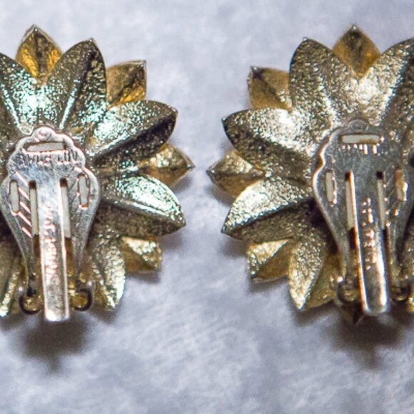 BEAUTIFUL Sarah Coventry Sunflower Earrings Clip Ons Gold Tone - Picture 6 of 9